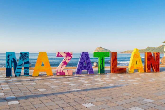 este puente rescataron a turistas en Mazatlán
